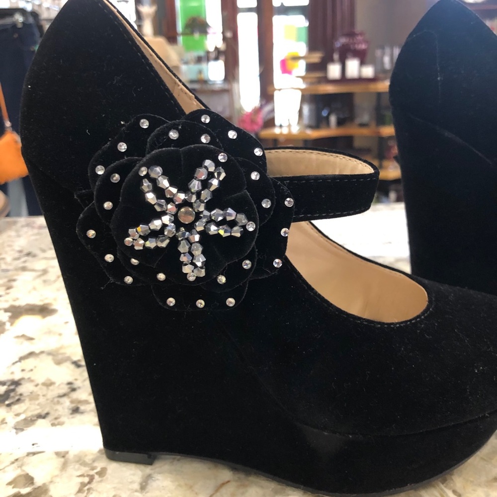 Shoes - Picture 2 of 11